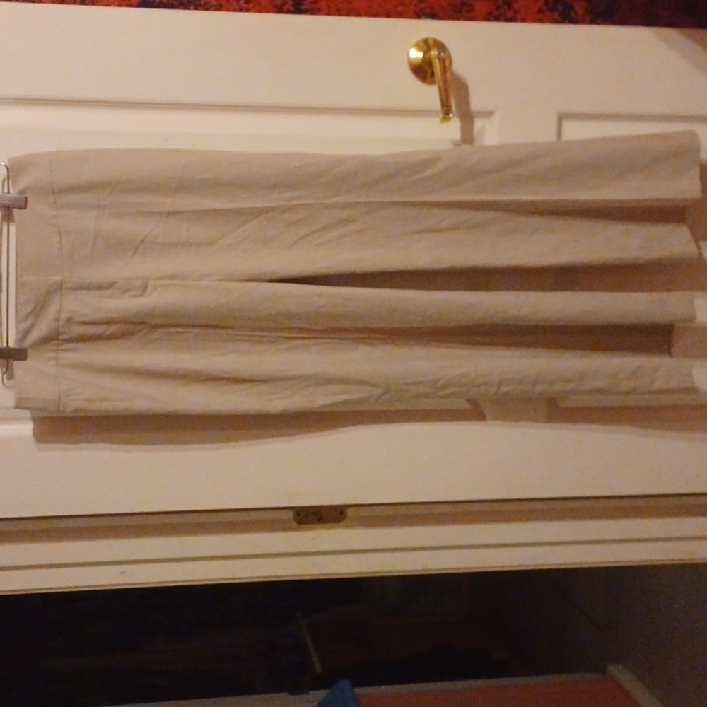 Antonio Melani Trousers. Flat front and back pockets.